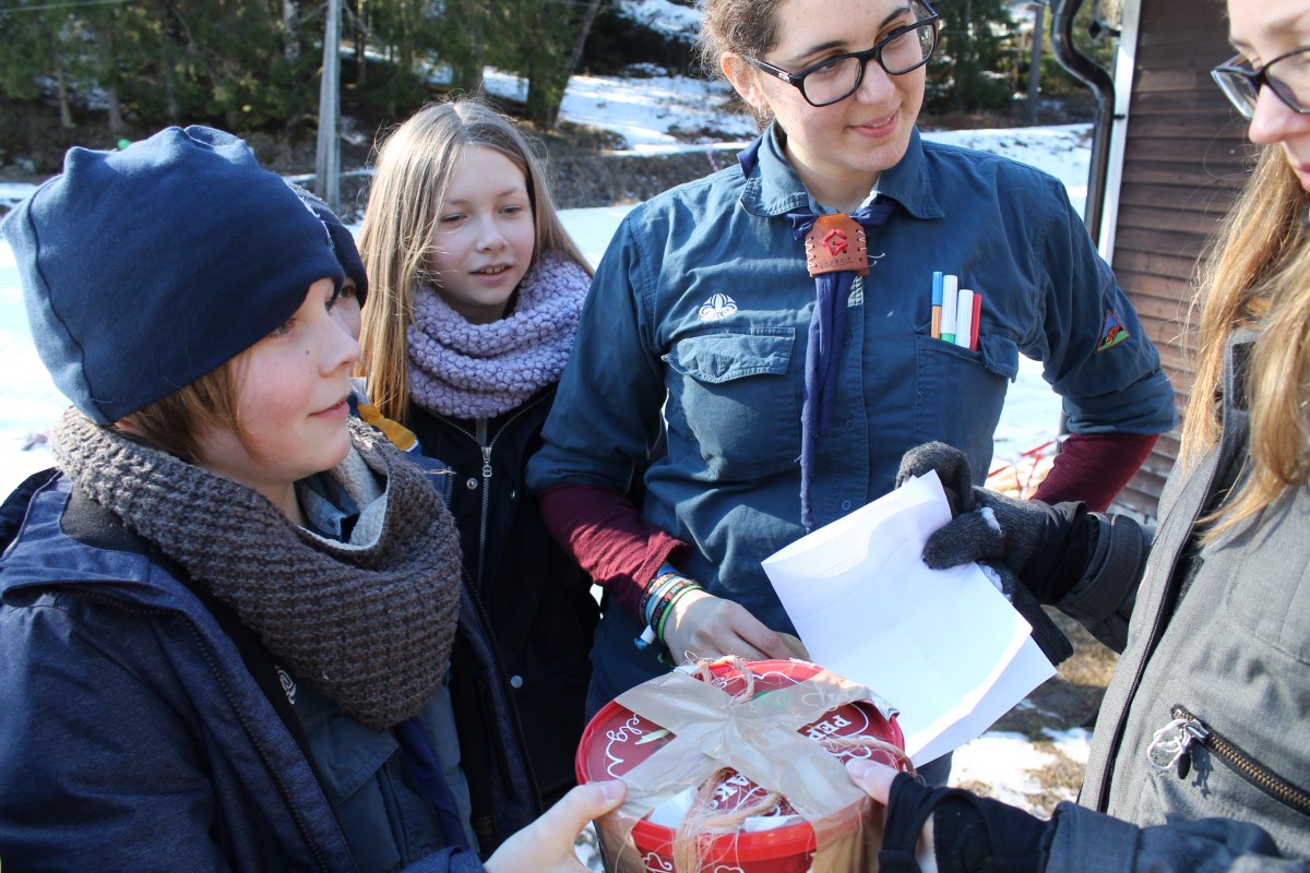 Scouterna leker  raedda aegget 