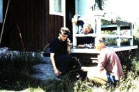  Pliiiggis, Thronas och Rune vid gårdsfogdetorpet 1960