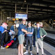 07.2017-06-26  07. 2017-06-26 Väntan på nästa tåg i Hamburg